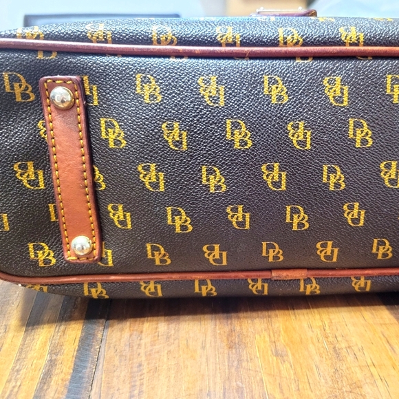 Used Dooney & Bourke handbag - Picture 3 of 8
